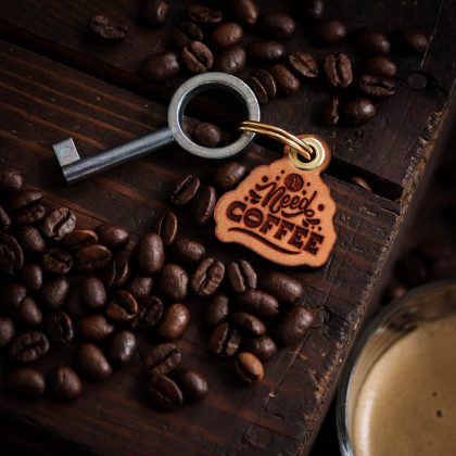 Rolig nyckelring för kaffeälskare - I need coffee