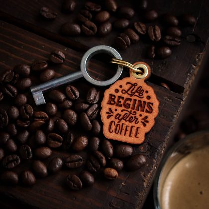 Rolig nyckelring för kaffeälskare - Life begins after coffee
