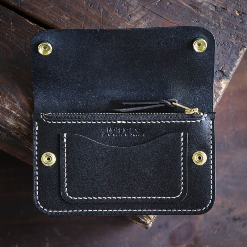 Leather trucker wallet mid Black open