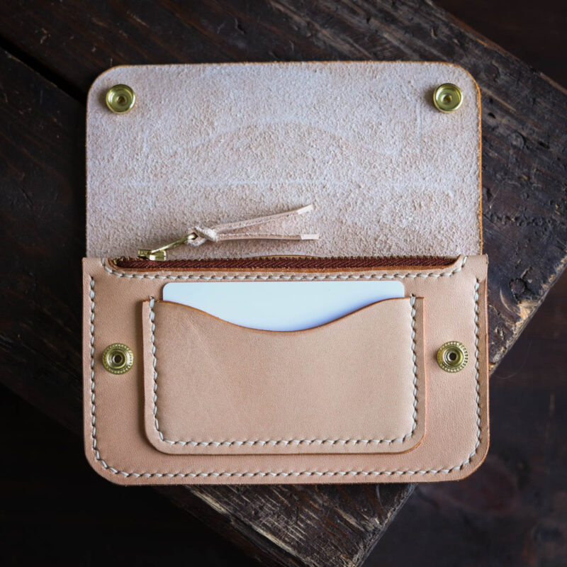 Leather trucker wallet mid Natural open card