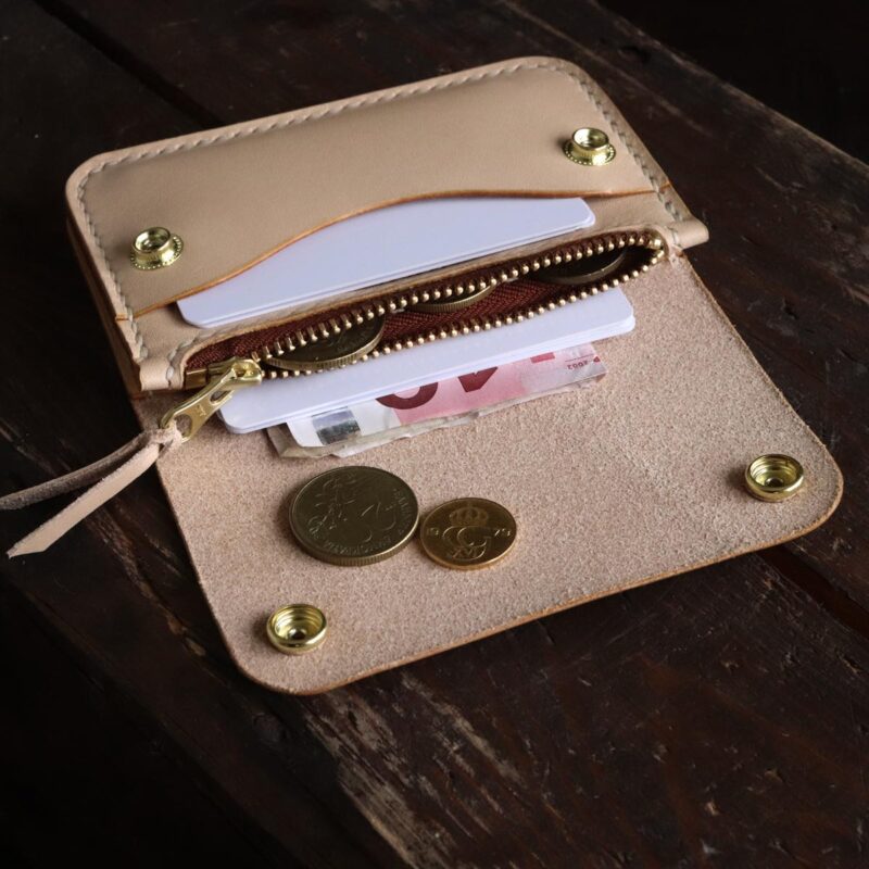 Trucker wallet short with cards and coins
