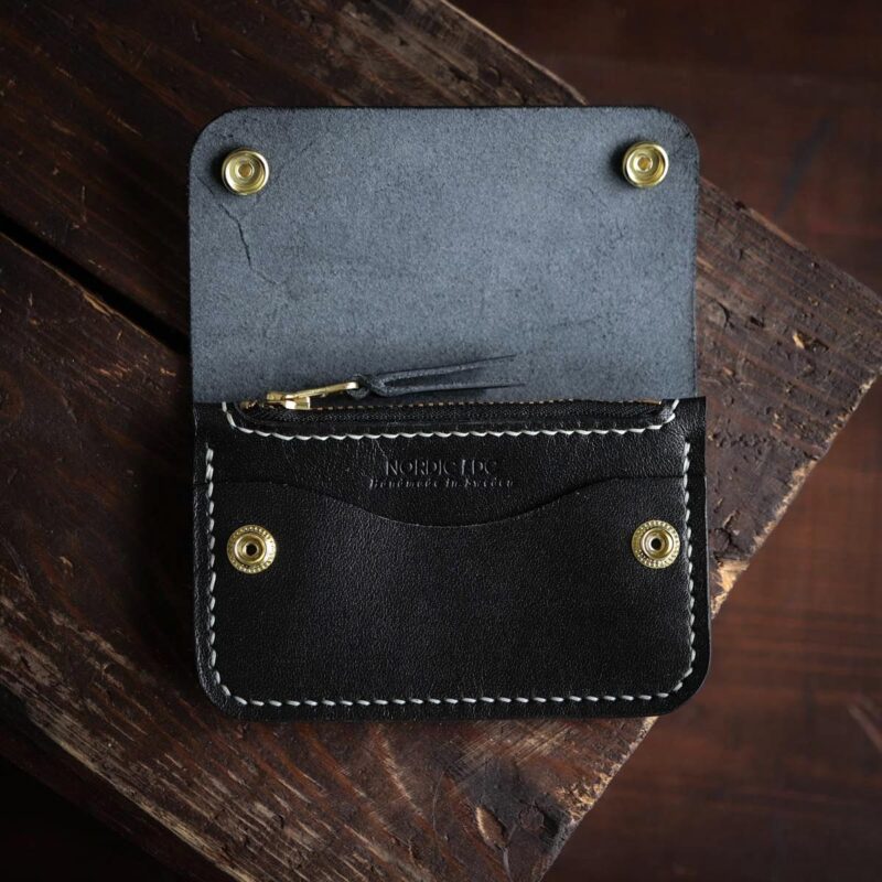 Leather trucker wallet short black open